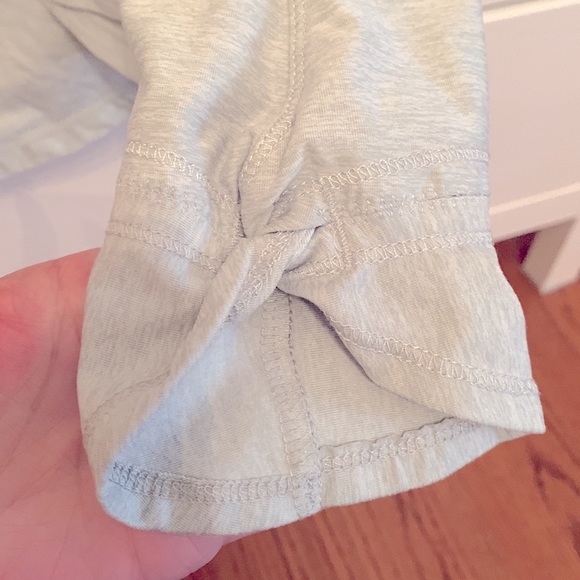 Woman’s running top - Picture 4 of 5